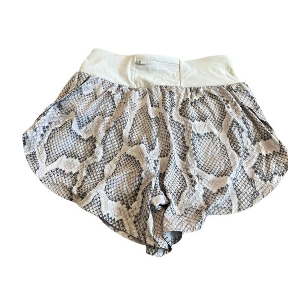 Varley Derby High Waist Shorts Alabaster Python Snakeskin Print Size Small NWT - Picture 9 of 13